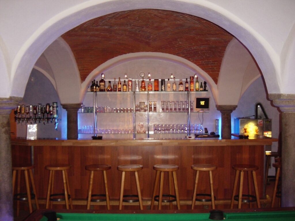 Bar vorne